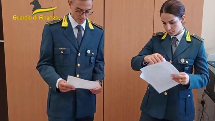 Falsi diplomi per superare i concorsi, 9 arresti a Trani: numerosi candidati avrebbero acquistato titoli formativi fantasma a 8mila euro