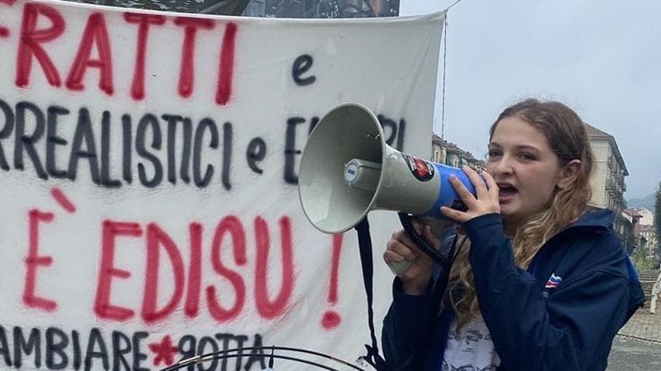 “Dopo la morte dei miei genitori mi hanno tolto la borsa Edisu e mi vogliono sfrattare”