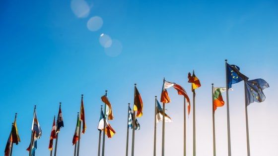 Europarlamento, nuove regole per le piattaforme stile Netflix: "Il 30% di contenuti siano prodotti nella Ue"