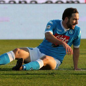 Napoli, stop in allenamento per Higuain: botta alla caviglia, non preoccupa