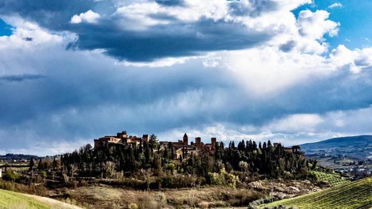 Certaldo "tradita" da Netflix sulla serie ispirata al Decameron di Boccaccio