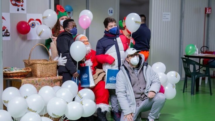 I tamponi ai vaccinati dividono gli scienziati. “Messaggio sbagliato”