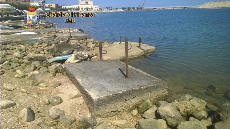 Molfetta, sigilli al molo abusivo lungo un chilometro