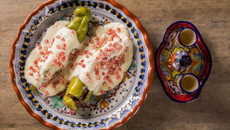Chiles en nogada: le ricetta messicana per i peperoni farciti 