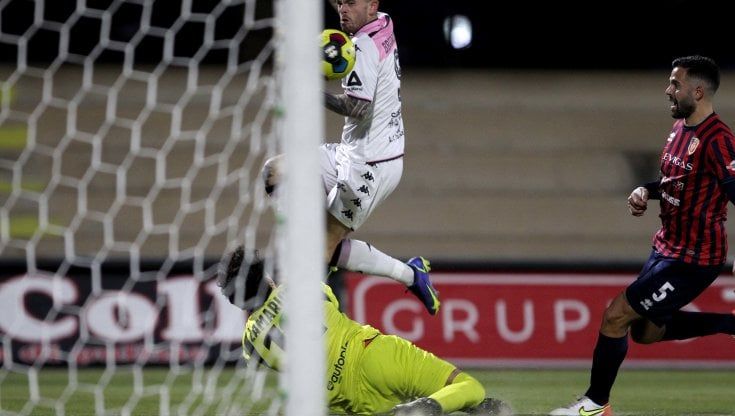 Il Palermo a Campobasso strappa il 2-2 nel finale. Baldini: "Arbitro mediocre, va sospeso"