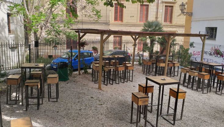 Piazzetta della Canna, grazie al pub un giardino urbano al posto del degrado