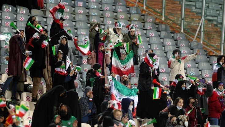 Mondiali 2022: Taremi porta l'Iran in Qatar: anche le donne fanno festa allo stadio
