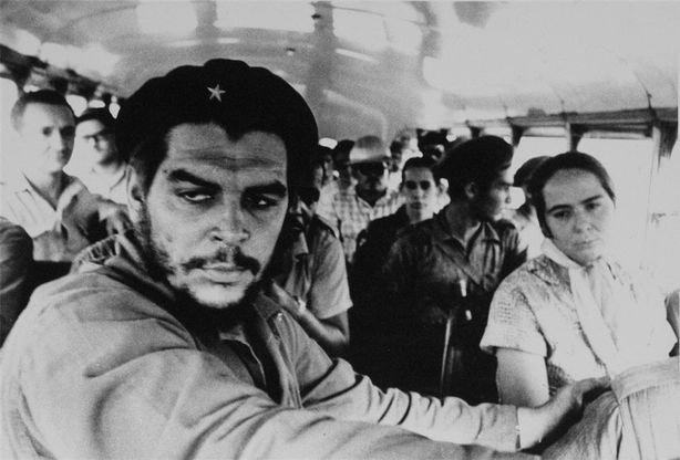 Che Guevara, il volto della rivoluzione negli scatti di Korda: una mostra a Bologna