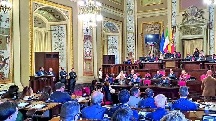 L’Ars riparte con le mance: quaranta milioni di euro per accontentare i deputati