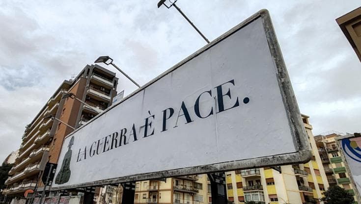 Frasi tratte da “1984” di Orwell sparse per Palermo, il progetto di Papeschi che presenta Extinction