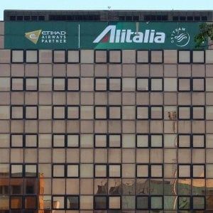 Alitalia, scaduti i termini per le offerte. Sul tavolo una decina di proposte
