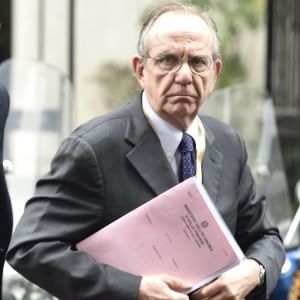 Def, l'uso del 'tesoretto' divide Bankitalia e Corte Conti. Padoan: "Fuori da recessione"