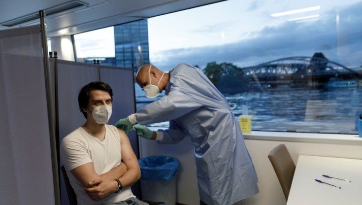 Covid, il vaccino Moderna efficace per il 95 per cento nel prevenire i ricoveri