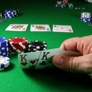 Caltanissetta, truffa a giocatori d'azzardo: tre arresti. Come funzionava il "poker col trucco"