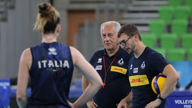 L’Italia di Velasco si allena al Palasport e sono subito applausi. Salis: “Un onore averle qui”