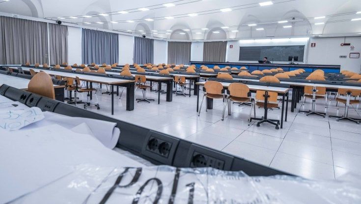 Al Politecnico di Milano gli esami tornano in presenza. La protesta degli studenti fuorisede: "Abbiamo disdetto le case per la pandemia, per noi è impossibile tornare"