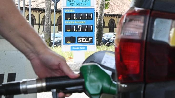 Ddl concorrenza, arriva la riforma della rete dei carburanti. Rinvio su doggy bag e telemarketing