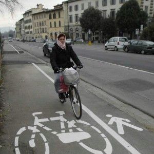 Le biciclette conquistano le strade, ora i ciclisti chiedono di fare le leggi