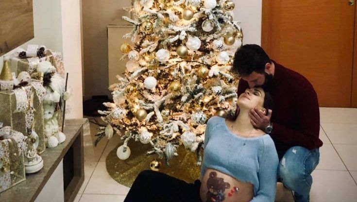 Proposta di matrimonio dopo il parto, la favola di Simona: "Che gioia l'abbraccio dei social, temevo di non diventare mai mamma"