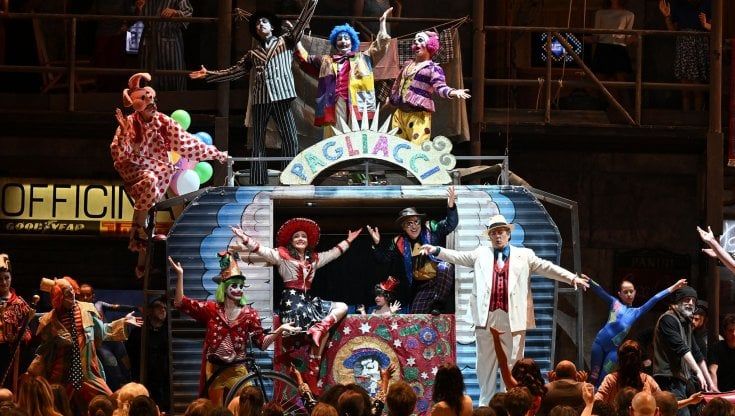 Pagliacci al Regio, storico bis di Kunde nel sontuoso allestimento di Zeffirelli