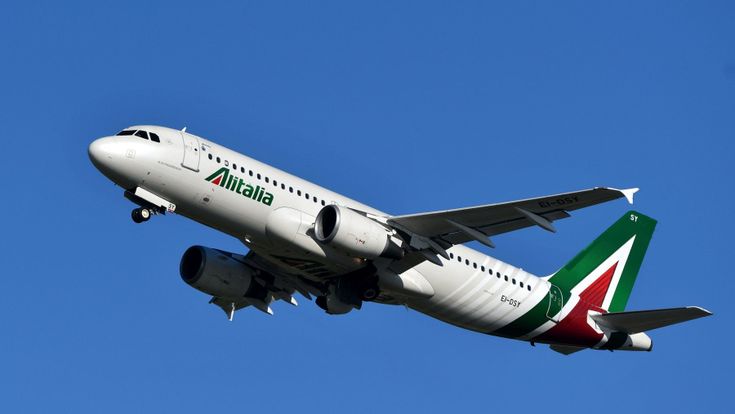 Biglietti aerei, balzo dei prezzi nel dopo-Covid in attesa del ritorno dello low-cost