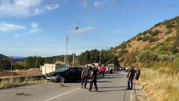 Scontro tra auto e bici nel Messinese, muore un sedicenne