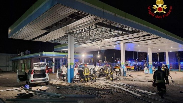 Esplosione al distributore di metano, amputazione per il proprietario dell'auto