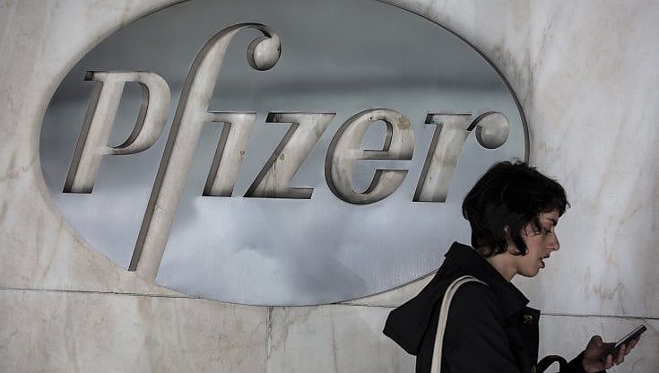 Vaccini anti-Covid, piove oro su Big Pharma: Pfizer rivede al rialzo le vendite del 70% 