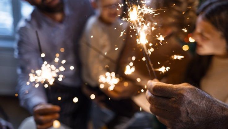 Capodanno, festeggiamenti a casa per un italiano su due