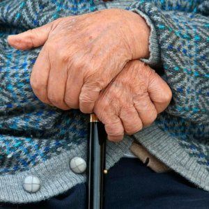 Parma, molestie alla badante: 82enne condannato