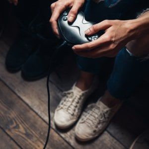 'Maratone' infinite davanti allo schermo, in Italia 240mila giovani "schiavi" dei videogiochi