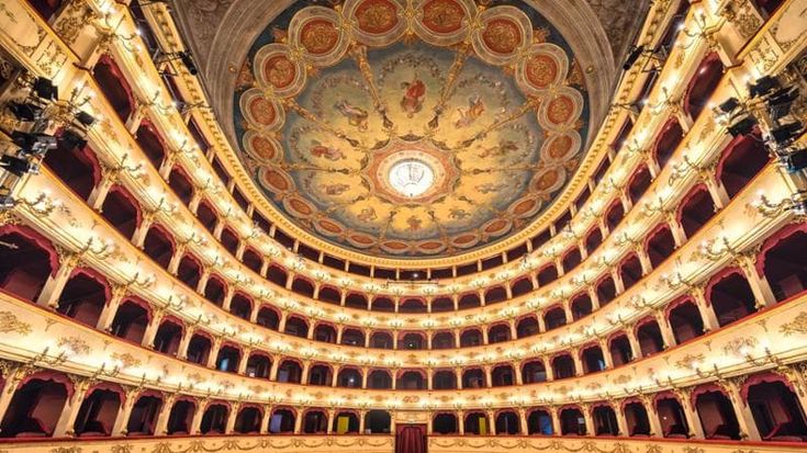 Il fotoitinerario dei teatri gioiello delle Marche