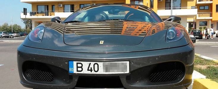 "Stretta" sulle targhe estere in Italia: è caos