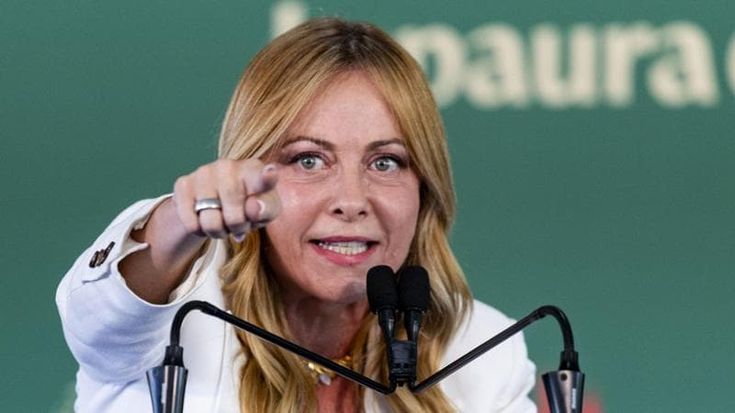 Scuola, Meloni attacca Mattarella: “Da ministro voleva il tetto per gli stranieri in classe”