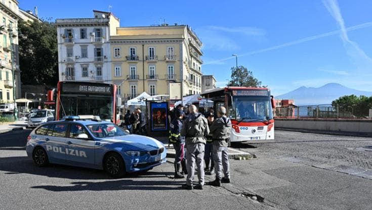 Campi Flegrei, a Napoli le prove di evacuazione per l’eruzione: coinvolti 120 studenti