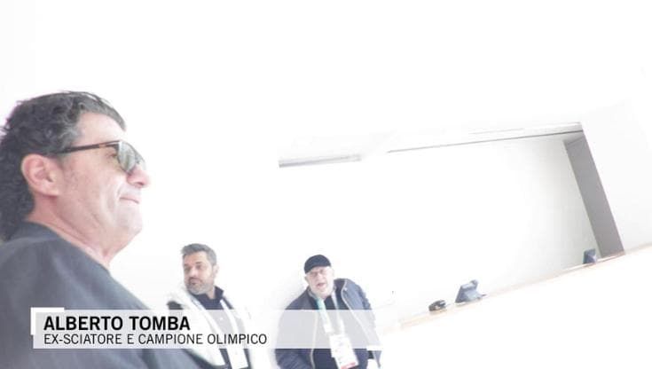 Giallo sull'ultimo tedoforo alle Olimpiadi, slalom di Tomba fra i cronisti: "Sarò io? Chi lo sa"