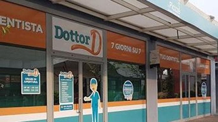 Telefoni muti, dentisti spariti: la clinica odontoiatrica chiude di colpo. “Pazienti senza cure”