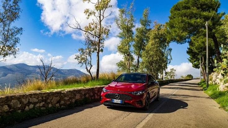 Nuova Mercedes CLA elettrica: eleganza ed efficienza con brio. La prova della 350 4Matic