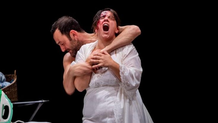 “L’angelo del focolare”, la filastrocca amarissima di Emma Dante
