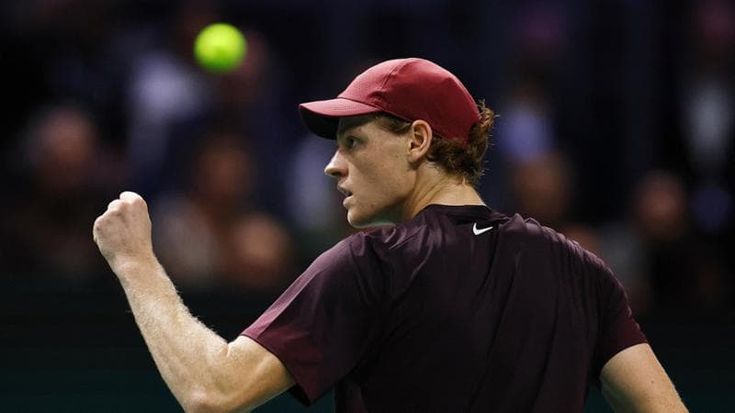 Sinner batte Shelton 6-3, 6-3 ed è in semifinale a Parigi. Affronterà Zverev