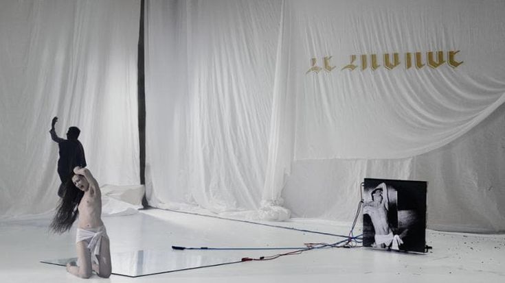 Faust secondo Castellucci, l’inganno della tecnologia in un teatro senza parole