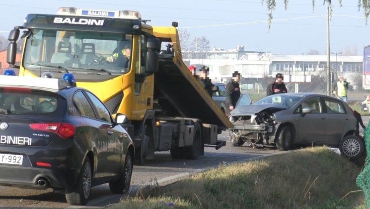 Incidente a Castenaso: scontro tra auto e camion, muore 39enne