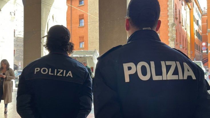 Truffe agli anziani, dieci casi in un mese a Bologna. La polizia: "Ecco come provano a ingannarvi"