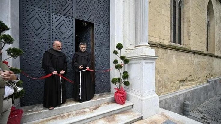 Santa Chiara: restaurata e riaperta la scala laterale