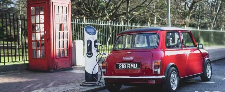 Imbattibile Mini classica, in Inghilterra è anche elettrica