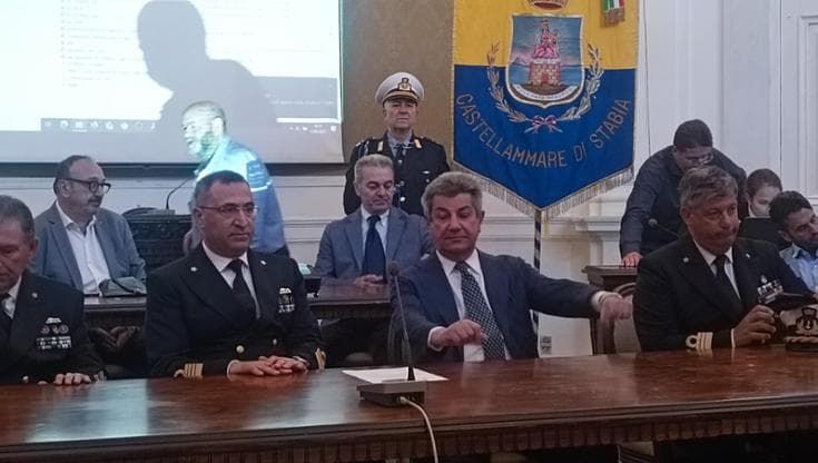 Castellammare, Vespucci torna a casa il comandante Lai: "Napoli tappa più bella nel giro del mondo"