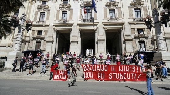 Maturità, l'ultima carta del ministero: in commissione anche docenti universitari