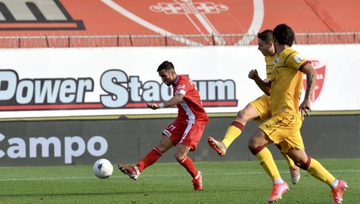 Serie B, il Brescia vince il derby con la Cremonese: è secondo. Il Benevento va, pari Lecce. Ternana a valanga, Monza ok