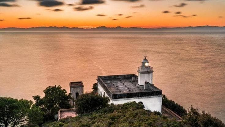 “Nessuna segnalazione di meteorite”, resta un mistero il boato all’Isola d’Elba
