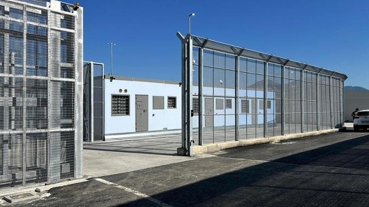 Il catastrofico “successo” dei centri in Albania del governo